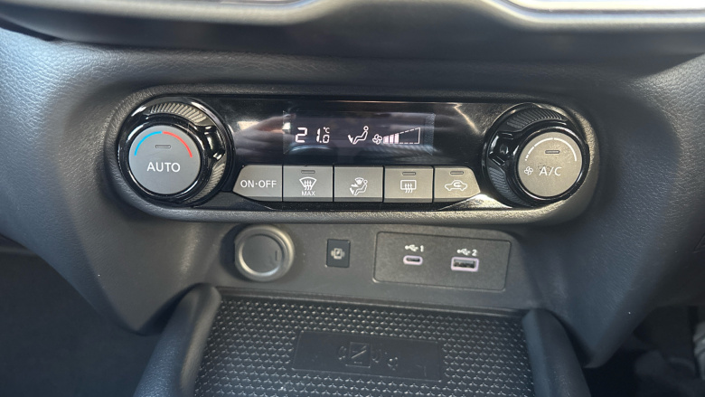 Nissan Juke 1.0 DiG-T N-Connecta 5dr Petrol Hatchback